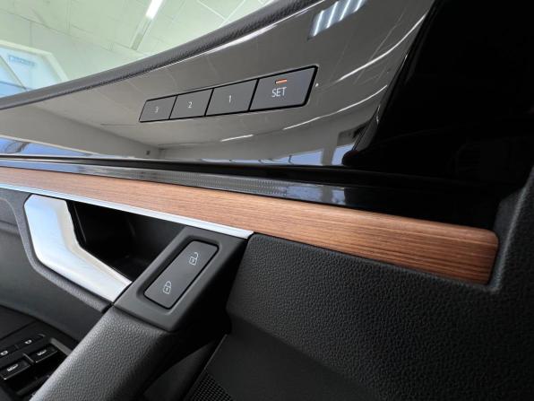 Volkswagen Touareg III с пробегом 2018 года, цена 3 565 000 рублей, 216880 км, внедорожник, Автокод Объявления
