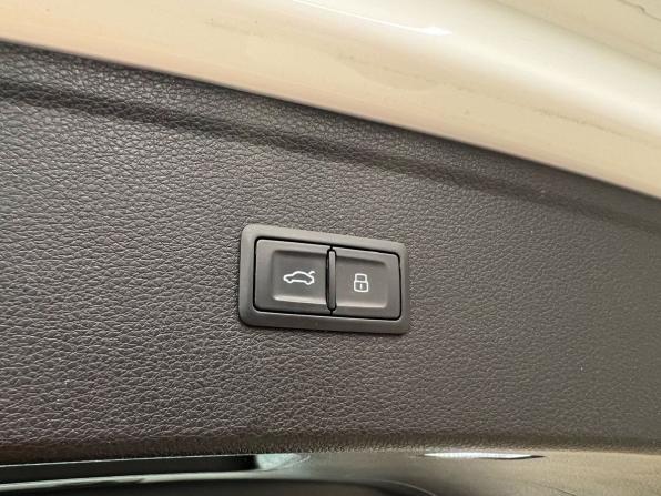 Audi Q5 II (FY) с пробегом 2018 года, цена 2 990 000 рублей, 97211 км, внедорожник, Автокод Объявления