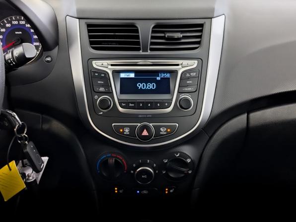 Hyundai Solaris I Рестайлинг с пробегом 2016 года, цена 1 255 000 рублей, 76207 км, седан, Автокод Объявления
