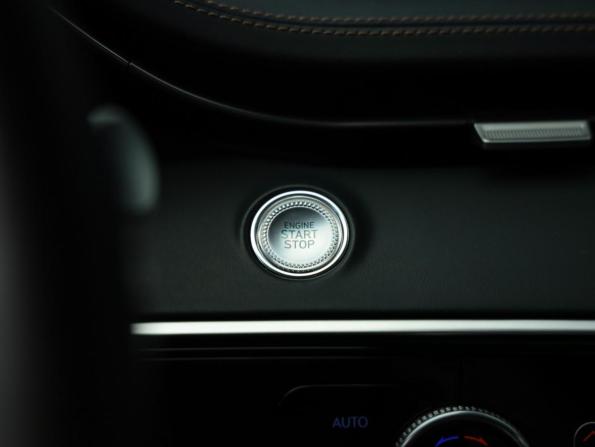 Genesis GV70 I с пробегом 2021 года, цена 4 499 000 рублей, 79885 км, внедорожник, Автокод Объявления