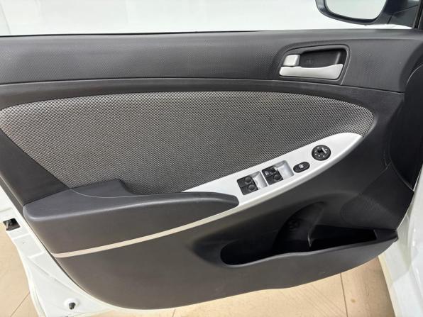 Hyundai Solaris I с пробегом 2012 года, цена 850 000 рублей, 141270 км, седан, Автокод Объявления