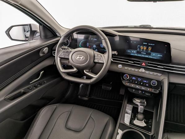 Hyundai Elantra VII (CN7) Рестайлинг с пробегом 2025 года, цена 2 470 000 рублей, 12920 км, седан, Автокод Объявления