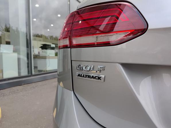 Volkswagen Golf VII Рестайлинг с пробегом 2017 года, цена 1 899 000 рублей, 83199 км, универсал, Автокод Объявления