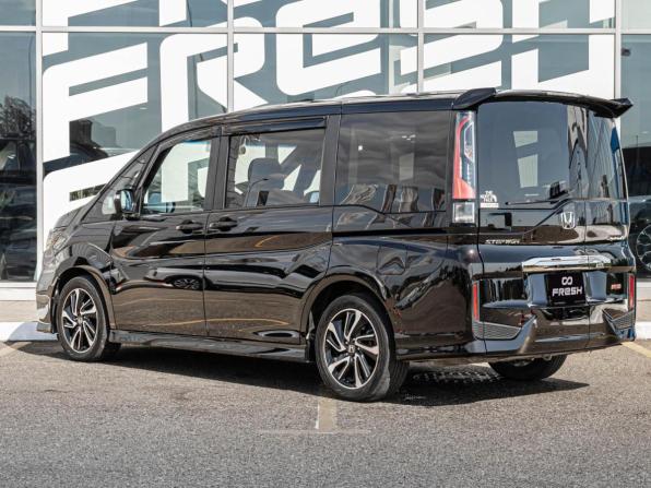 Honda Stepwgn V Рестайлинг с пробегом 2020 года, цена 2 680 000 рублей, 70722 км, минивэн, Автокод Объявления