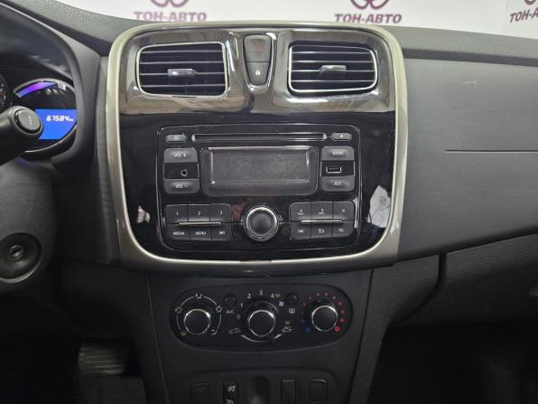 Renault Sandero II с пробегом 2015 года, цена 1 000 000 рублей, 65734 км, хэтчбек, Автокод Объявления