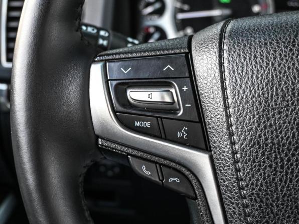 Toyota Land Cruiser 200 Series Рестайлинг 2 с пробегом 2015 года, цена 4 984 000 рублей, 190697 км, внедорожник, Автокод Объявления