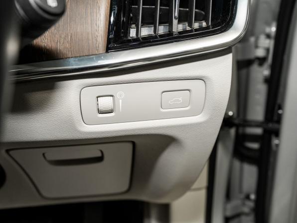 Volvo V90 Cross Country I Рестайлинг с пробегом 2021 года, цена 4 150 000 рублей, 26400 км, универсал, Автокод Объявления
