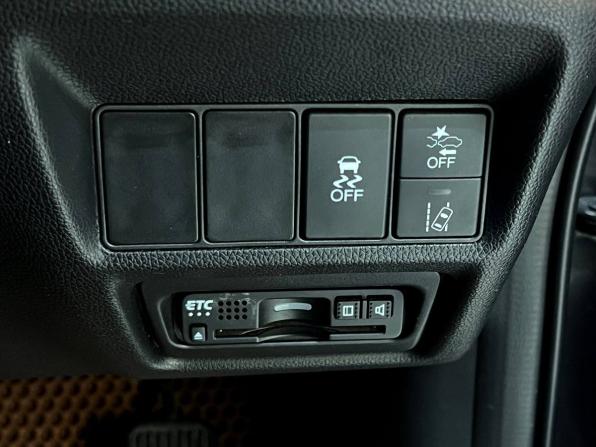 Honda Stepwgn V Рестайлинг с пробегом 2018 года, цена 2 300 000 рублей, 89273 км, минивэн, Автокод Объявления