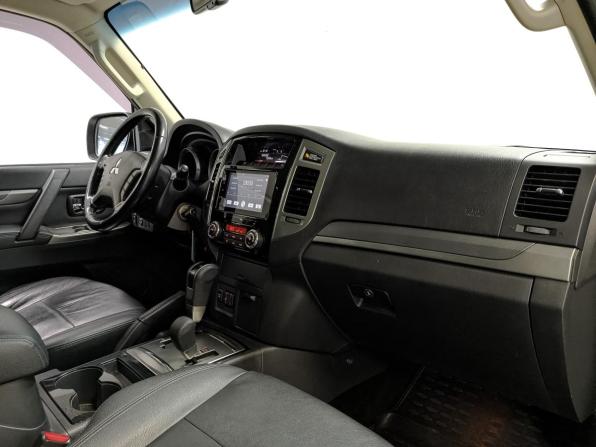Mitsubishi Pajero IV Рестайлинг 2 с пробегом 2018 года, цена 3 200 000 рублей, 142613 км, внедорожник, Автокод Объявления