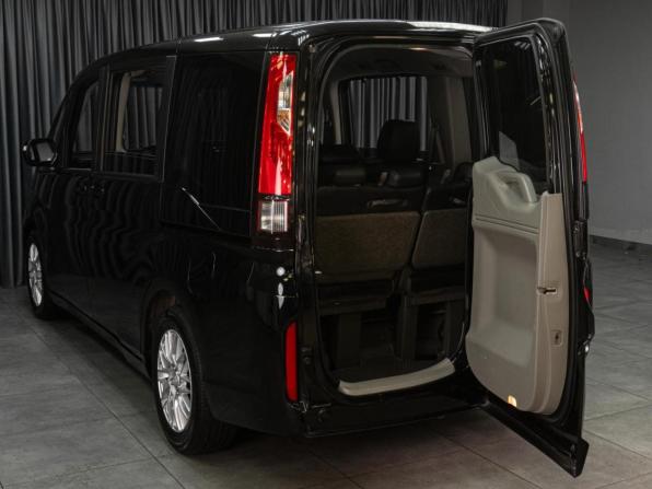 Honda Stepwgn V с пробегом 2015 года, цена 1 849 000 рублей, 151719 км, минивэн, Автокод Объявления