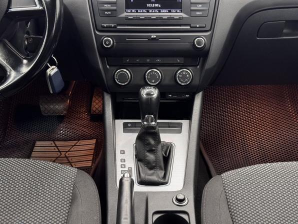 Skoda Octavia III (A7) с пробегом 2013 года, цена 1 099 000 рублей, 236292 км, лифтбек, Автокод Объявления