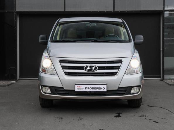 Hyundai H-1 II Рестайлинг с пробегом 2016 года, цена 2 420 000 рублей, 135362 км, минивэн, Автокод Объявления