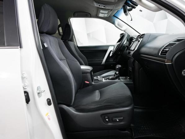 Toyota Land Cruiser Prado 150 Series Рестайлинг 2 с пробегом 2017 года, цена 4 493 000 рублей, 272885 км, внедорожник, Автокод Объявления