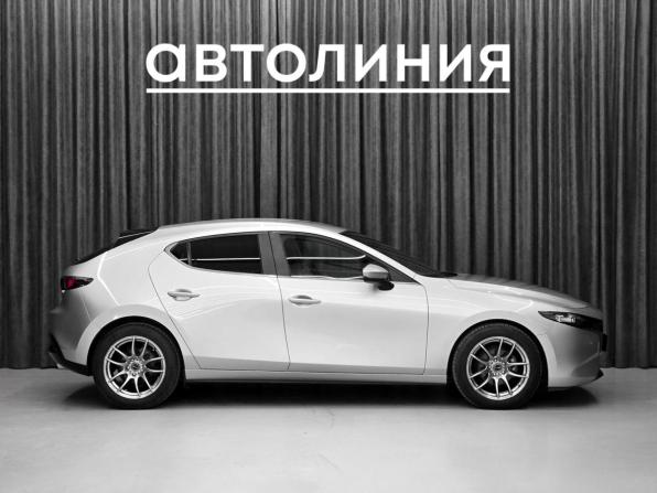 Mazda 3 IV (BP) с пробегом 2021 года, цена 1 670 000 рублей, 56000 км, хэтчбек, Автокод Объявления