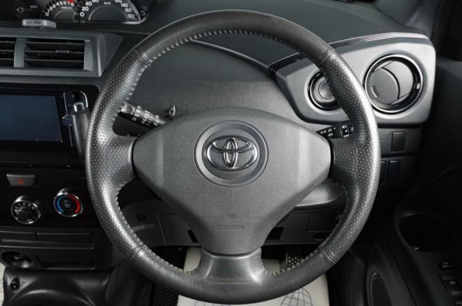 Toyota bB II Рестайлинг с пробегом 2013 года, цена 999 000 рублей, 123000 км, компактвэн, Автокод Объявления