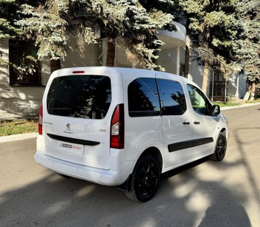 Peugeot Partner II Рестайлинг 2 с пробегом 2022 года, цена 1 399 000 рублей, 182506 км, компактвэн, Автокод Объявления