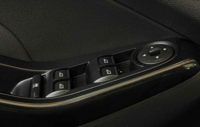 Ford Fiesta Mk6 Рестайлинг с пробегом 2015 года, цена 632 000 рублей, 209884 км, седан, Автокод Объявления