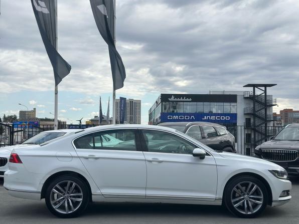 Volkswagen Passat B8 с пробегом 2015 года, цена 1 650 000 рублей, 235001 км, седан, Автокод Объявления