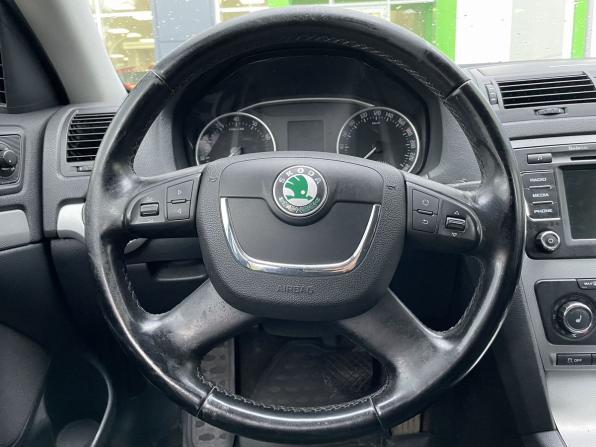 Skoda Octavia II (A5) Рестайлинг с пробегом 2012 года, цена 690 000 рублей, 279657 км, лифтбек, Автокод Объявления