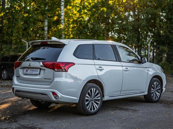 Mitsubishi Outlander IV с пробегом 2022 года, цена 2 150 000 рублей, 49040 км, внедорожник, Автокод Объявления
