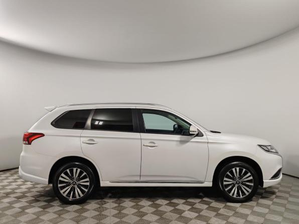 Mitsubishi Outlander III Рестайлинг 3 с пробегом 2022 года, цена 2 549 000 рублей, 35133 км, внедорожник, Автокод Объявления