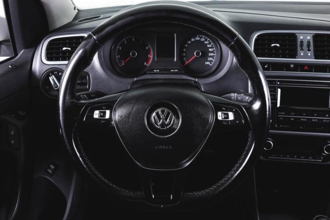 Volkswagen Polo V Рестайлинг с пробегом 2016 года, цена 1 029 000 рублей, 134000 км, седан, Автокод Объявления
