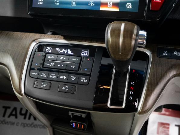 Honda Stepwgn V с пробегом 2015 года, цена 1 730 000 рублей, 127705 км, минивэн, Автокод Объявления