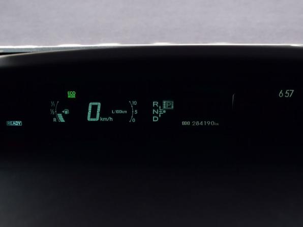 Toyota Prius III (XW30) с пробегом 2009 года, цена 1 199 995 рублей, 284189 км, лифтбек, Автокод Объявления