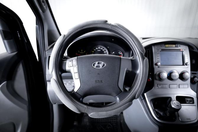 Hyundai H-1 II с пробегом 2011 года, цена 1 270 000 рублей, 450000 км, минивэн, Автокод Объявления