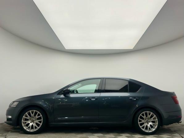 Skoda Octavia III (A7) Рестайлинг с пробегом 2017 года, цена 1 815 000 рублей, 262951 км, лифтбек, Автокод Объявления