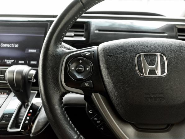 Honda Stepwgn V Рестайлинг с пробегом 2019 года, цена 2 275 000 рублей, 103587 км, минивэн, Автокод Объявления