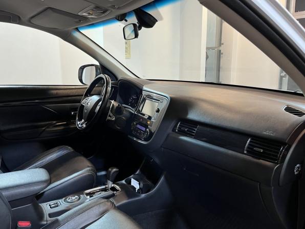 Mitsubishi Outlander III Рестайлинг 2 с пробегом 2016 года, цена 1 550 000 рублей, 261187 км, внедорожник, Автокод Объявления