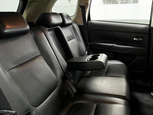 Mitsubishi Outlander III Рестайлинг 2 с пробегом 2017 года, цена 2 199 000 рублей, 113625 км, внедорожник, Автокод Объявления