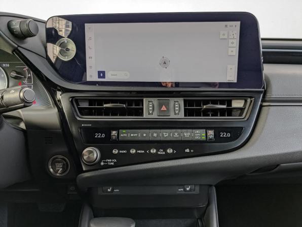 Lexus ES VII Рестайлинг с пробегом 2023 года, цена 4 525 000 рублей, 25601 км, седан, Автокод Объявления