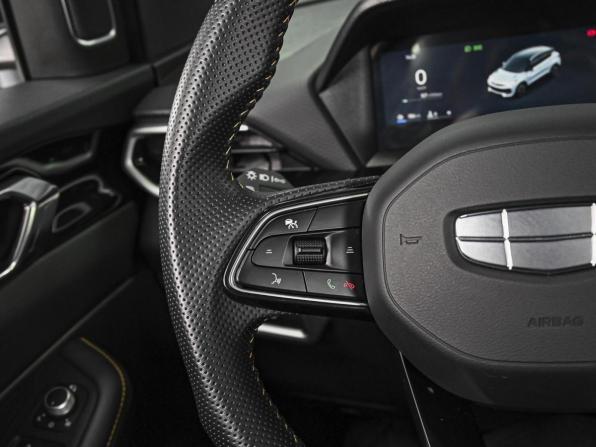 Geely Coolray I Рестайлинг 2 с пробегом 2025 года, цена 2 299 000 рублей, 5804 км, внедорожник, Автокод Объявления
