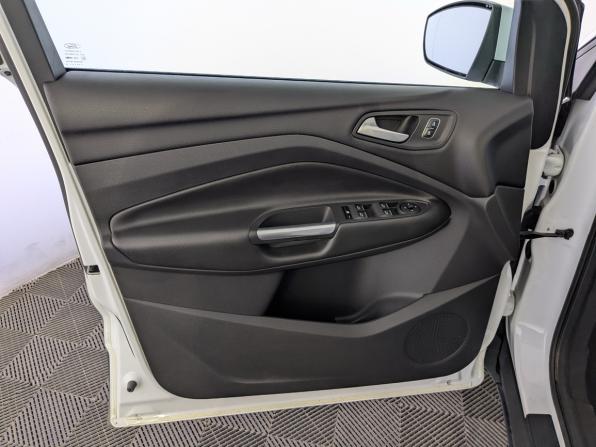 Ford Kuga II Рестайлинг с пробегом 2018 года, цена 1 700 000 рублей, 90321 км, внедорожник, Автокод Объявления