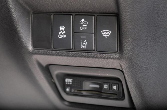 Honda Stepwgn V Рестайлинг с пробегом 2018 года, цена 2 599 000 рублей, 121000 км, минивэн, Автокод Объявления