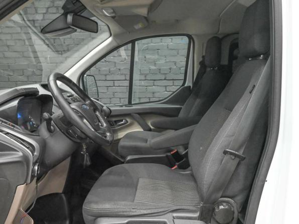 Ford Tourneo Custom I с пробегом 2017 года, цена 2 050 000 рублей, 284180 км, минивэн, Автокод Объявления