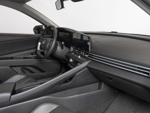 Hyundai Elantra VII (CN7) Рестайлинг с пробегом 2024 года, цена 2 318 200 рублей, 10582 км, седан, Автокод Объявления