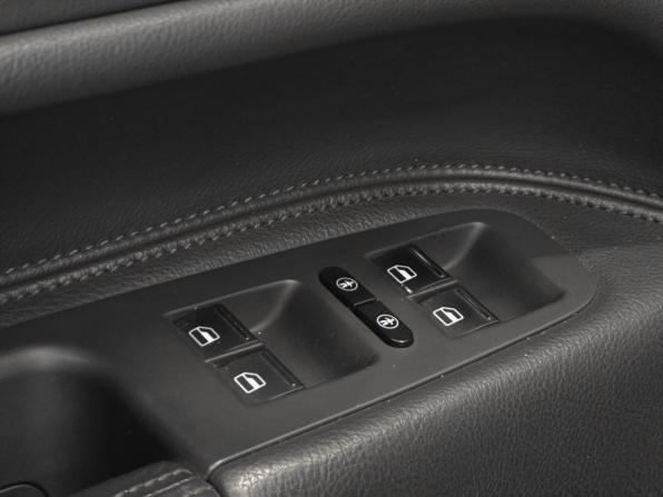 Volkswagen Touareg I Рестайлинг с пробегом 2007 года, цена 1 040 000 рублей, 215000 км, внедорожник, Автокод Объявления