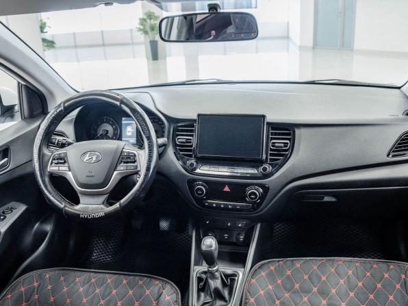 Hyundai Solaris II с пробегом 2019 года, цена 1 361 000 рублей, 102142 км, седан, Автокод Объявления