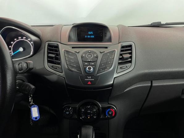 Ford Fiesta Mk6 Рестайлинг с пробегом 2015 года, цена 700 000 рублей, 220900 км, седан, Автокод Объявления