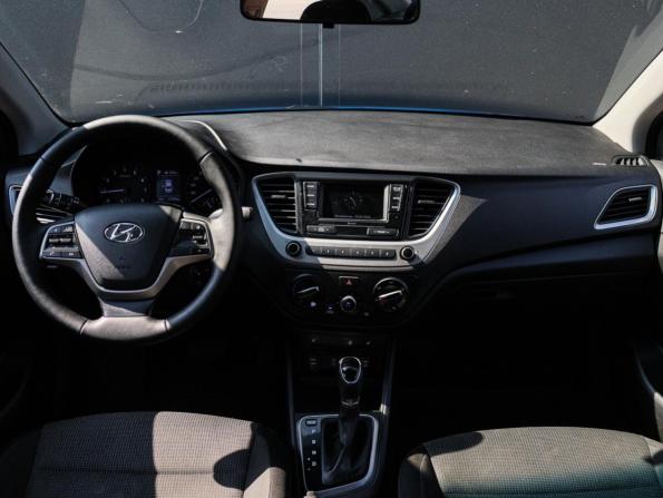 Hyundai Solaris II с пробегом 2017 года, цена 950 000 рублей, 218713 км, седан, Автокод Объявления
