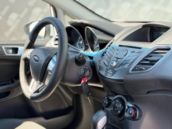 Ford Fiesta Mk6 Рестайлинг с пробегом 2015 года, цена 820 000 рублей, 137400 км, седан, Автокод Объявления