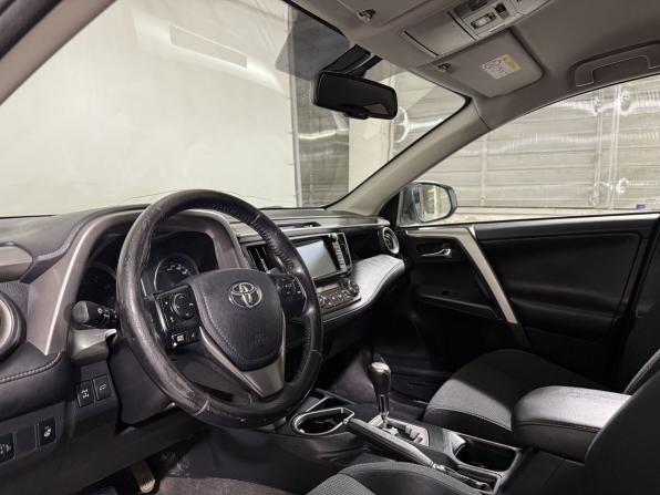 Toyota RAV4 IV (XA40) Рестайлинг с пробегом 2017 года, цена 1 769 800 рублей, 245000 км, внедорожник, Автокод Объявления