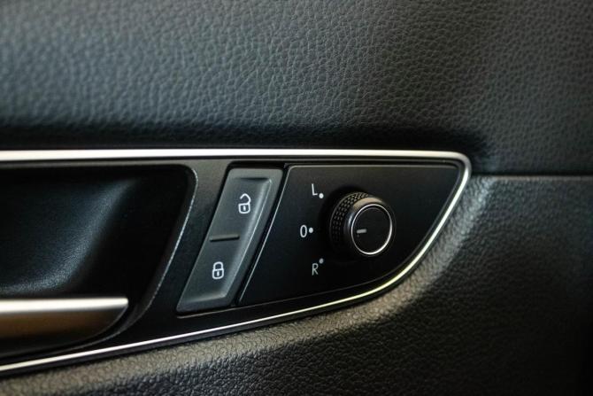 Volkswagen Passat (North America and China) I Рестайлинг с пробегом 2016 года, цена 1 419 000 рублей, 147660 км, седан, Автокод Объявления