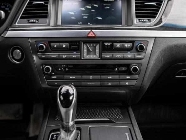 Hyundai Genesis II с пробегом 2015 года, цена 2 449 000 рублей, 102609 км, седан, Автокод Объявления