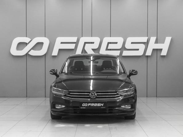 Volkswagen Passat B8 Рестайлинг с пробегом 2019 года, цена 2 369 000 рублей, 151942 км, седан, Автокод Объявления