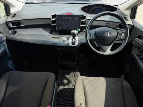 Honda Freed I Рестайлинг с пробегом 2012 года, цена 1 069 000 рублей, 86223 км, компактвэн, Автокод Объявления