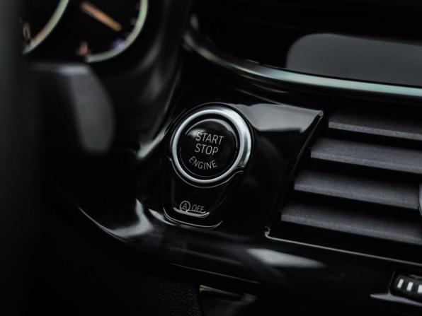 BMW 5 серии VII (G30/G31/G38) с пробегом 2017 года, цена 3 189 000 рублей, 103000 км, седан, Автокод Объявления